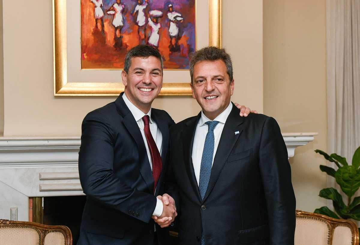Santiago Peña, presidente de Paraguay: “Probablemente no le compraría un auto usado a Sergio Massa”