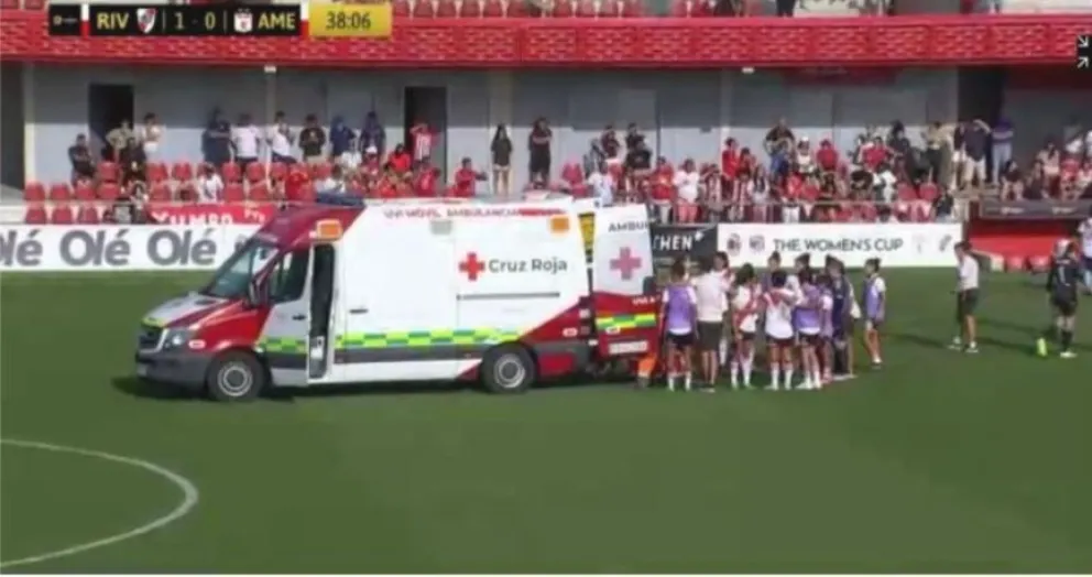 Fútbol femenino: una jugadora de River se desvaneció y convulsionó en pleno partido