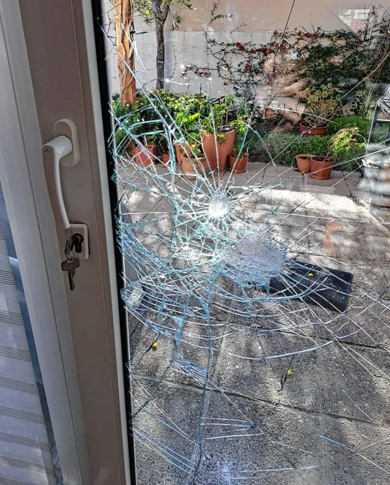 Siguen los robos domiciliarios en los barrios Pueyrredón y Roca, y los vecinos apuntan a un conocido delincuente