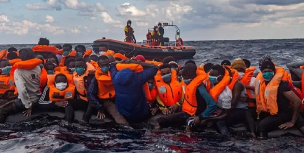Italia bloqueó y multó a navío de una ONG española por haber desembarcado migrantes en Carrara