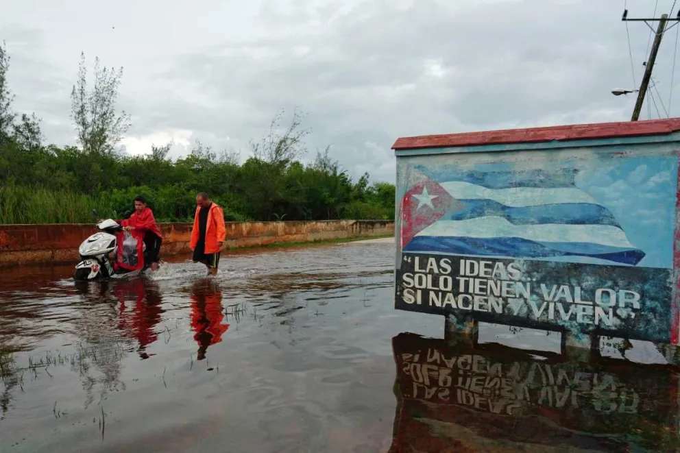 El avance del huracán Idalia obliga a evacuaciones en las zonas costeras de Florida