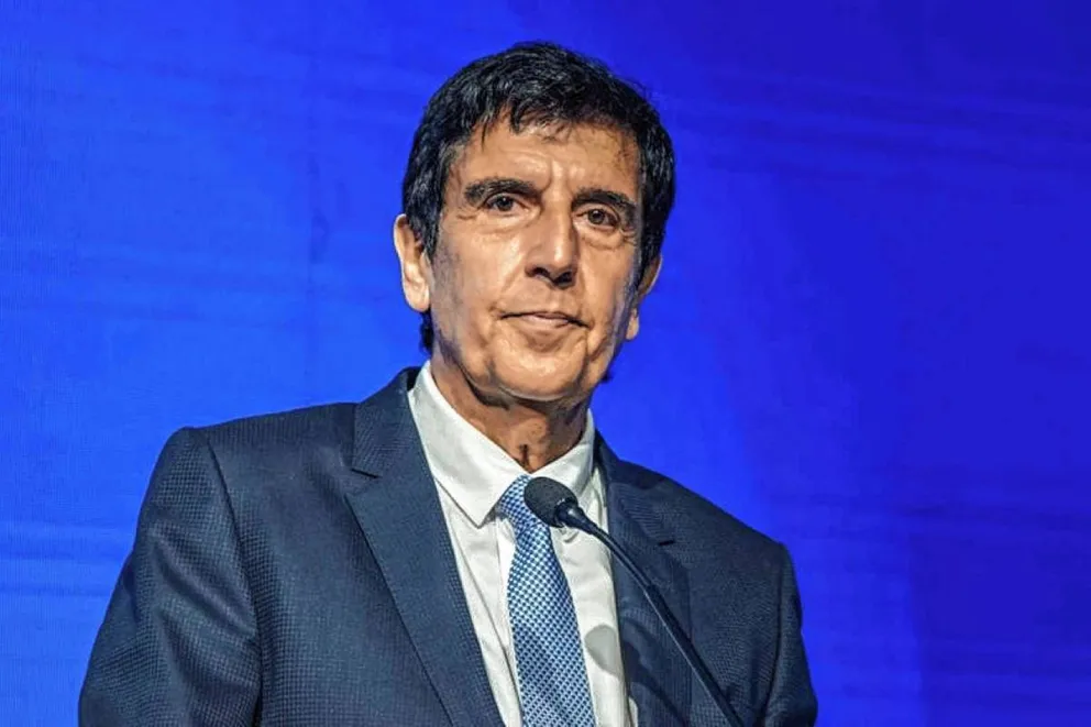 El bimonetarismo criticado por Cristina Kirchner es la médula del plan de Melconian, quien propone un "cambio de régimen económico"