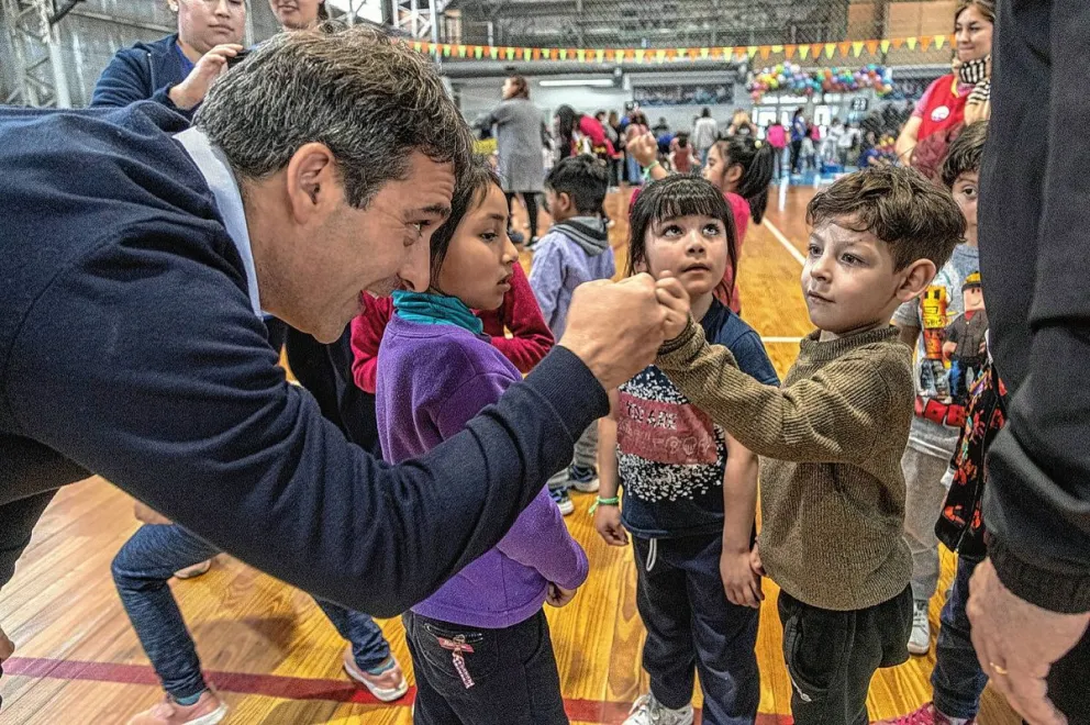 Luque visitó las jornadas de educación física que se realizaron en el Gimnasio Municipal N° 2