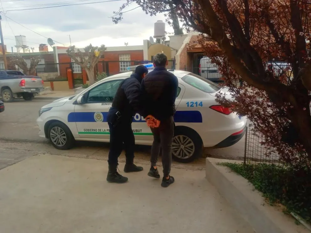 Hurgaba pertenencias de empleadas de oficinas y terminó preso por el delito de hurto