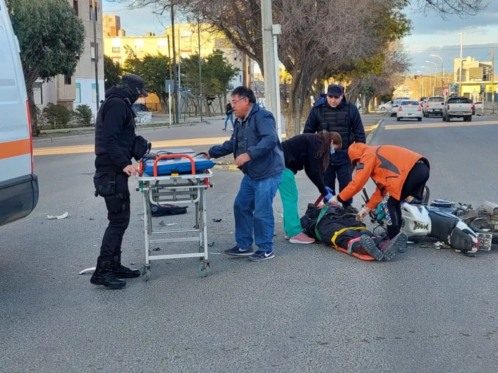Un motociclista fue trasladado al hospital tras un accidente