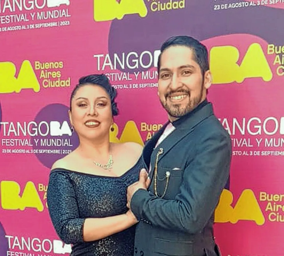 Milongueada en vecinal Mosconi con los campeones del Vientos de Tango