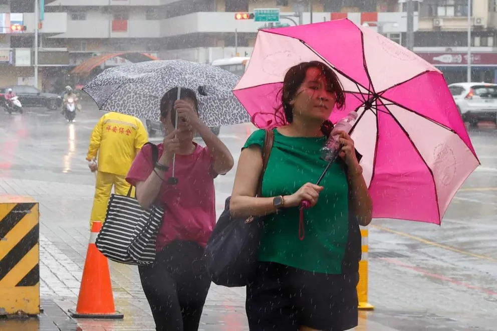 Tifón Haikui impactó en Taiwán y obligó a evacuar a miles de persones