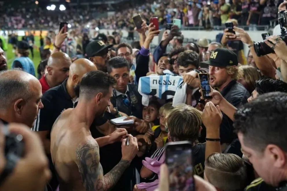 El abrazo de Messi y una estrella de Hollywood