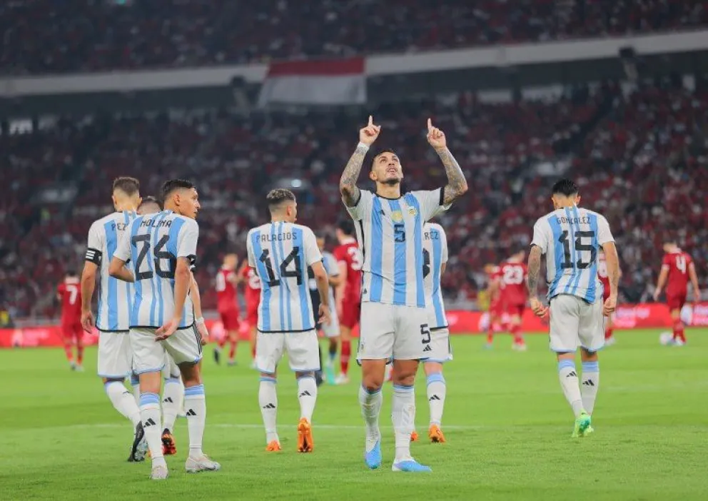 Los jugadores de la Selección argentina llegan al país para el inicio de las Eliminatorias