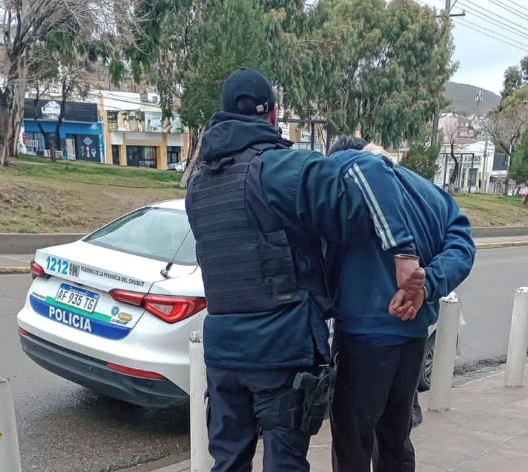 En menos de 3 horas, tres mujeres y dos hombres fueron aprehendidos por ...