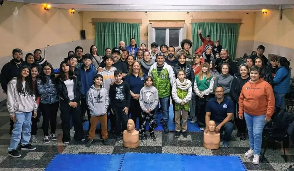 Alrededor de 70 personas se capacitaron en RCP junto a la Asociación de Enfermería del Chubut