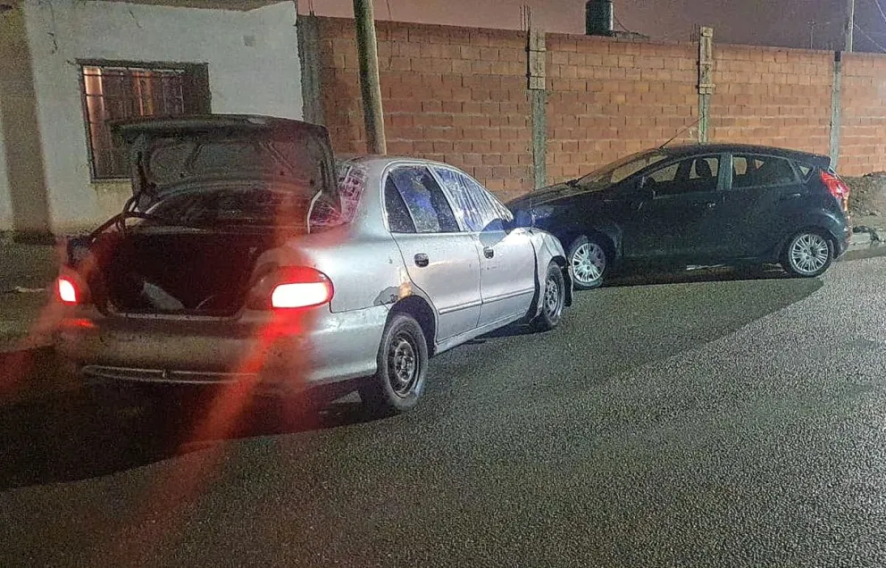 Albañil terminó preso por andar ebrio manejando un auto y chocar en Trelew