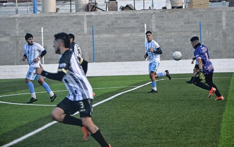 Tiro sigue dando pelea