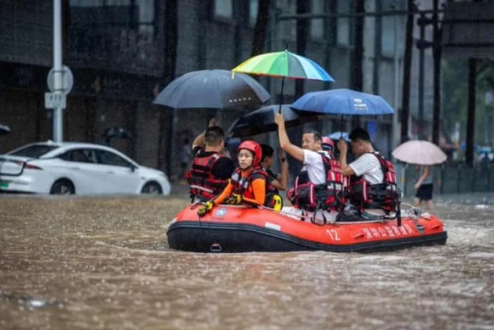 Evacúan a más de 80 mil personas por lluvias torrenciales en el sur de China