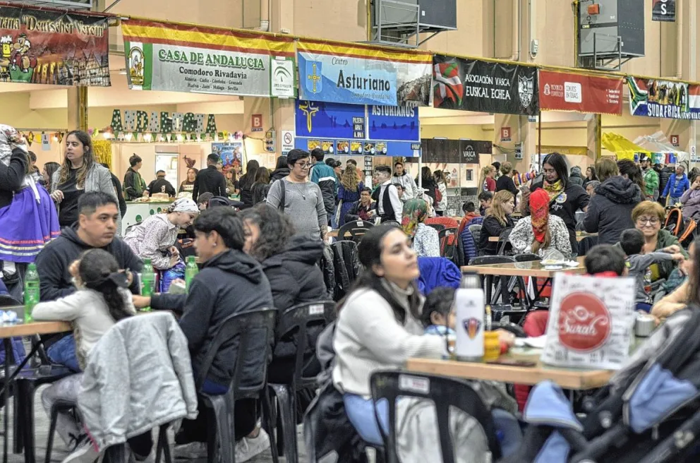Cierra la Fiesta Nacional de Comunidades Extranjeras, tras las dos primeras jornadas multitudinarias