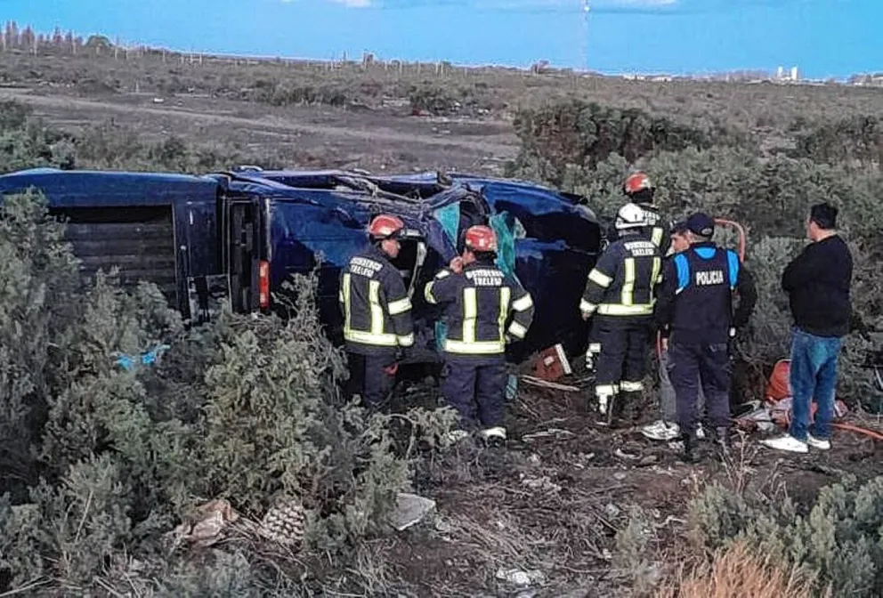 Mujer herida en choque y vuelco en acceso a Trelew