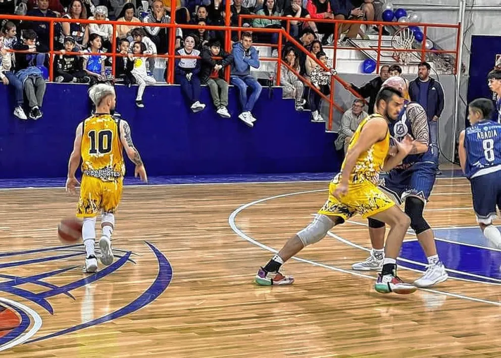 Náutico ganó dos juegos en Madryn y es líder