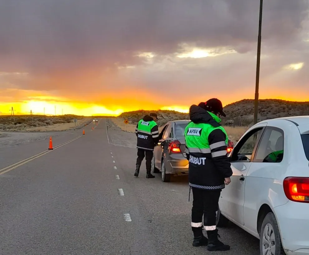 A una empleada de la Agencia de Seguridad Vial le robaron del auto el uniforme y un chaleco refractario