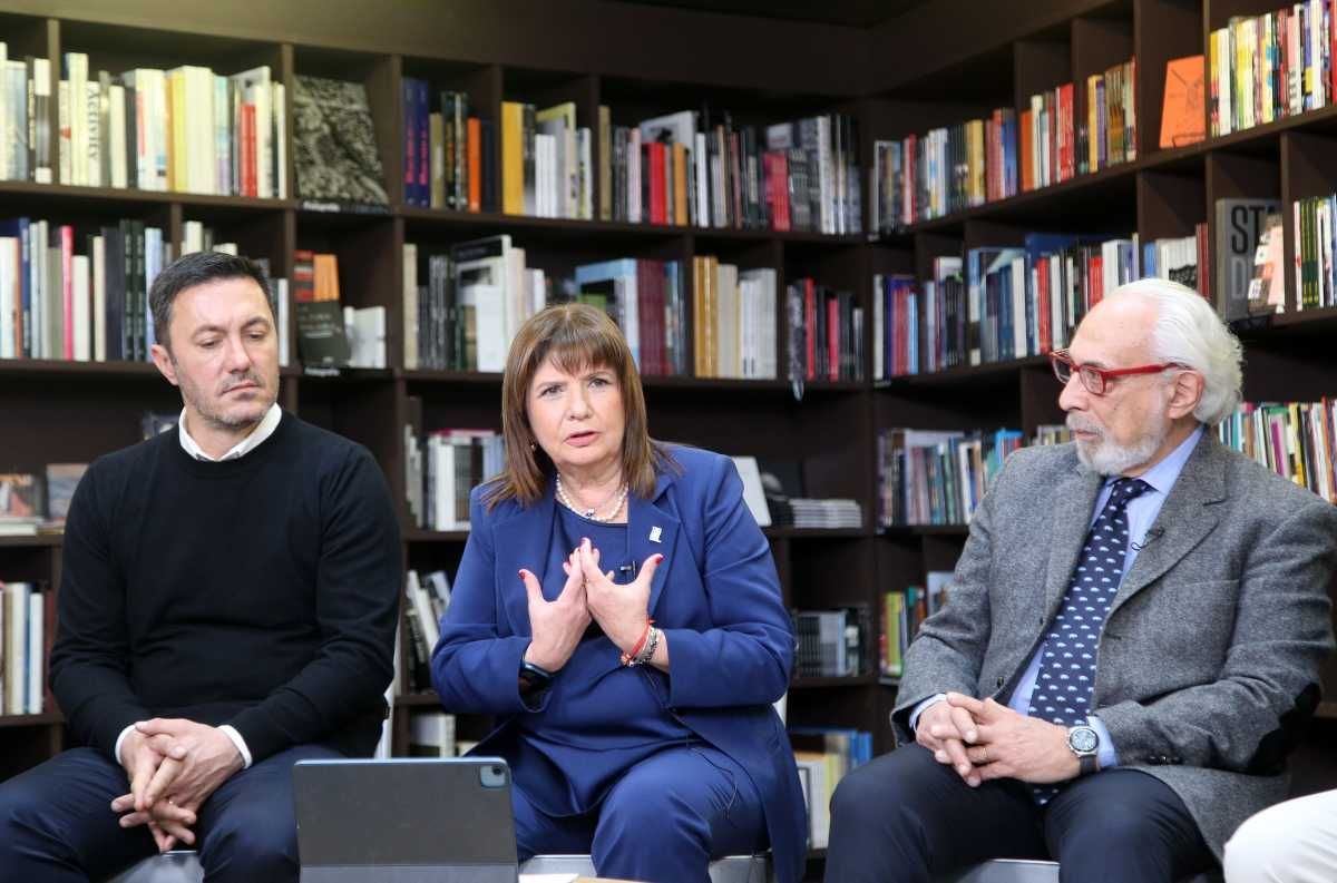 Bullrich presentó a su consejo de asesores, con Santiago Kovadloff a la cabeza