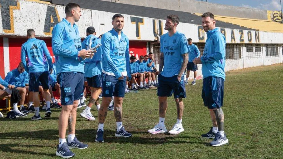 Messi trabajó de manera liviana en el último entrenamiento de la Selección y es duda para el duelo contra Bolivia