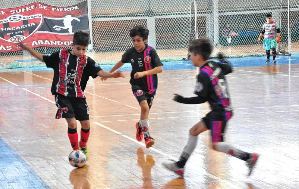 Chacarita, Halcones y Asturiano se adelantaron en la final del Futsal Promocional