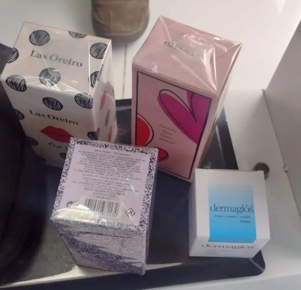 Quiso llevarse 4 perfumes por valor de $ 57.000 sin pagar de una farmacia y terminó preso porque lo descubrieron