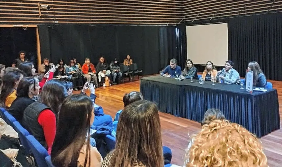 Gran convocatoria en la Feria Intersectorial de Salud Integral sobre prevención del suicidio