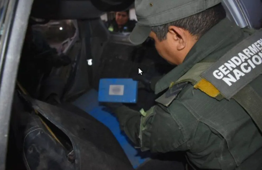 Secuestraron casi 200 kilos de cocaína en Salta, abandonados en una camioneta con doble fondo
