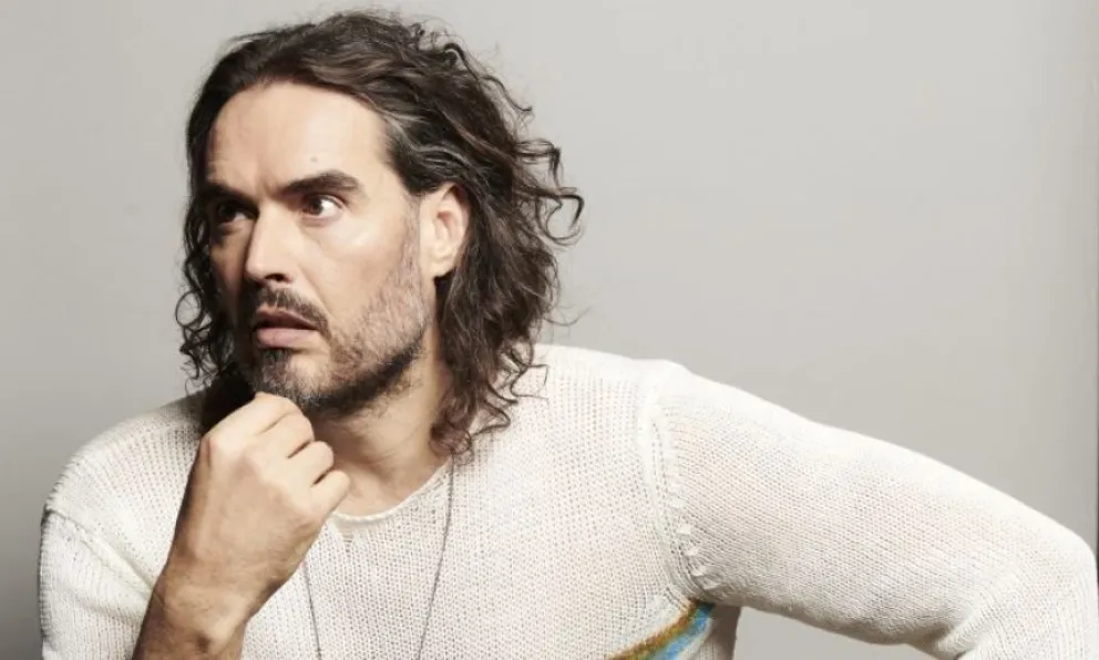 El actor y humorista Russell Brand fue acusado de violación por cuatro mujeres