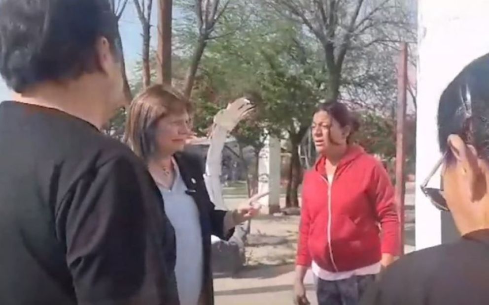 Chaco: Bullrich visitó el barrio Emerenciano y se cruzó con militantes