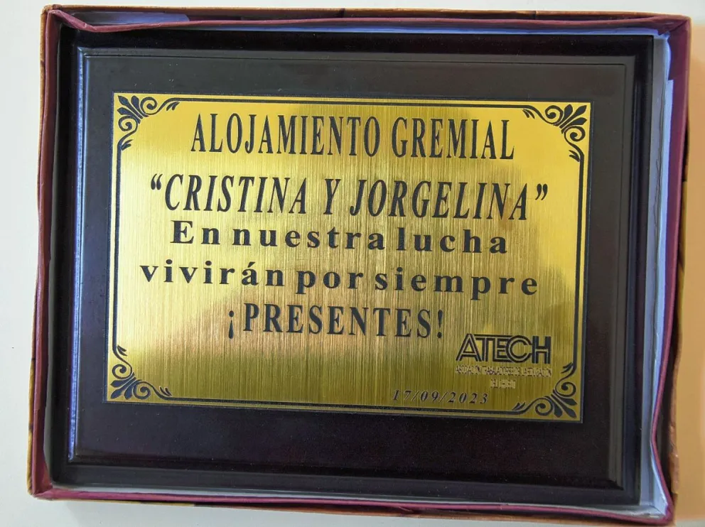Colocaron una placa en homenaje a Cristina y Jorgelina, las docentes fallecidas en 2019
