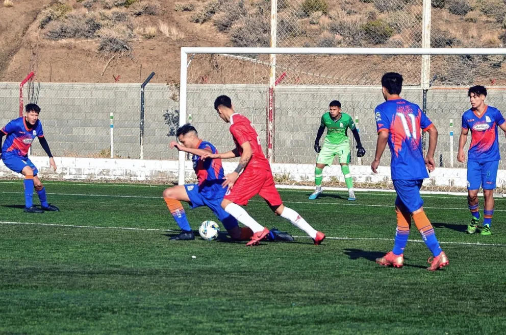 La falta de canchas complica el armado del fútbol del fin de semana