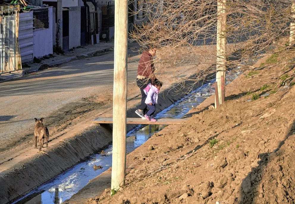 Barrio Las Américas: Reclaman que cerraron el acceso principal dificultando el tránsito a servicios básicos