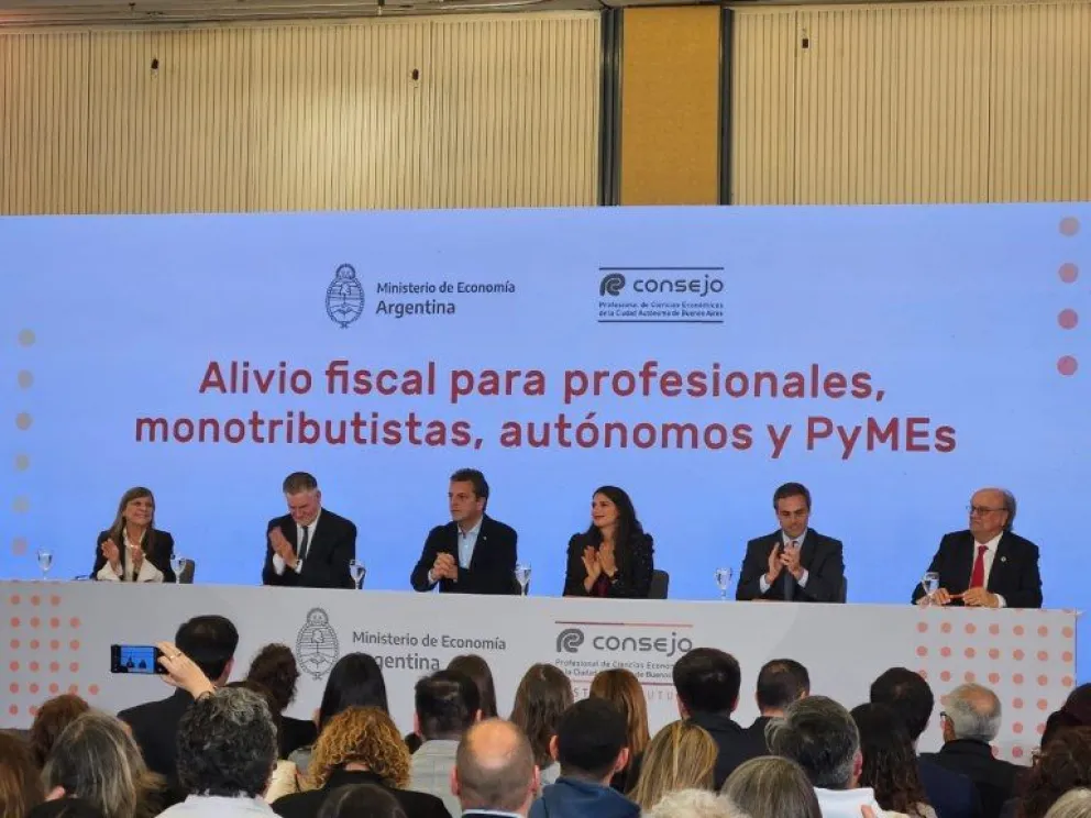 Massa anunció un alivio fiscal que profesionales, monotributistas, autónomos y pymes