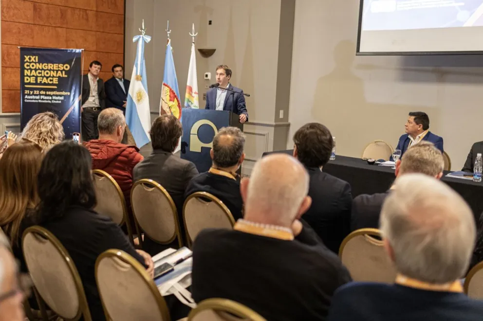 Luque participó del XXI Congreso Nacional de FACE que por primera vez se realizó en Comodoro