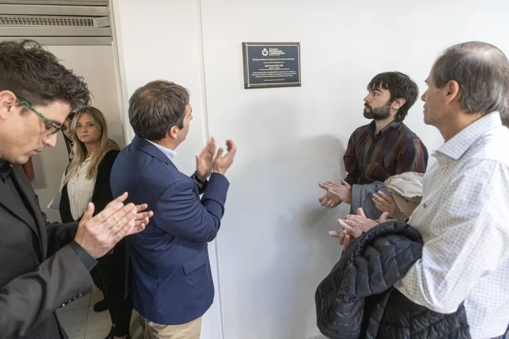 El Municipio colocó una placa en homenaje a la agrimensora Alicia Ávila