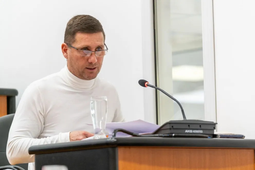 Incendiaron la camioneta del concejal Reyes en el patio de su domicilio