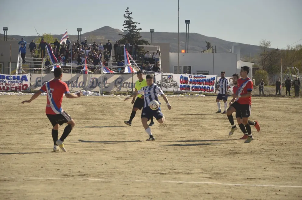 Fútbol Categoría B:  Ganaron Saavedra, Tiro y Caleta