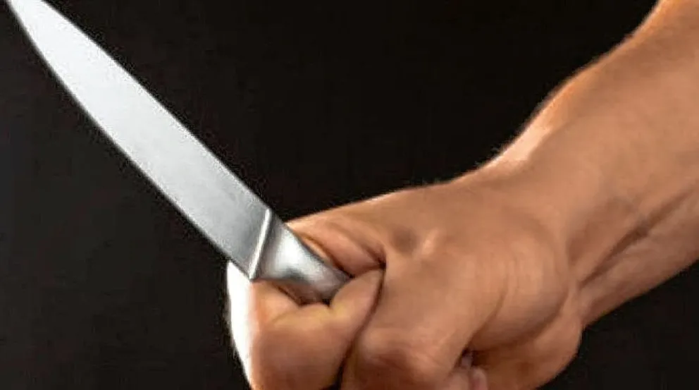 Joven le corta a otro la cara en duelo criollo, en la zona sur de Trelew