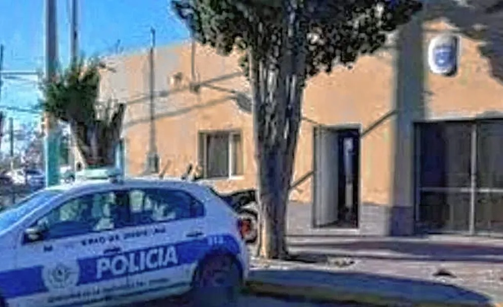 Asaltan a un chico de 13 años en la calle y le pegan un “culatazo” en la cabeza para robarle la campera y el celular