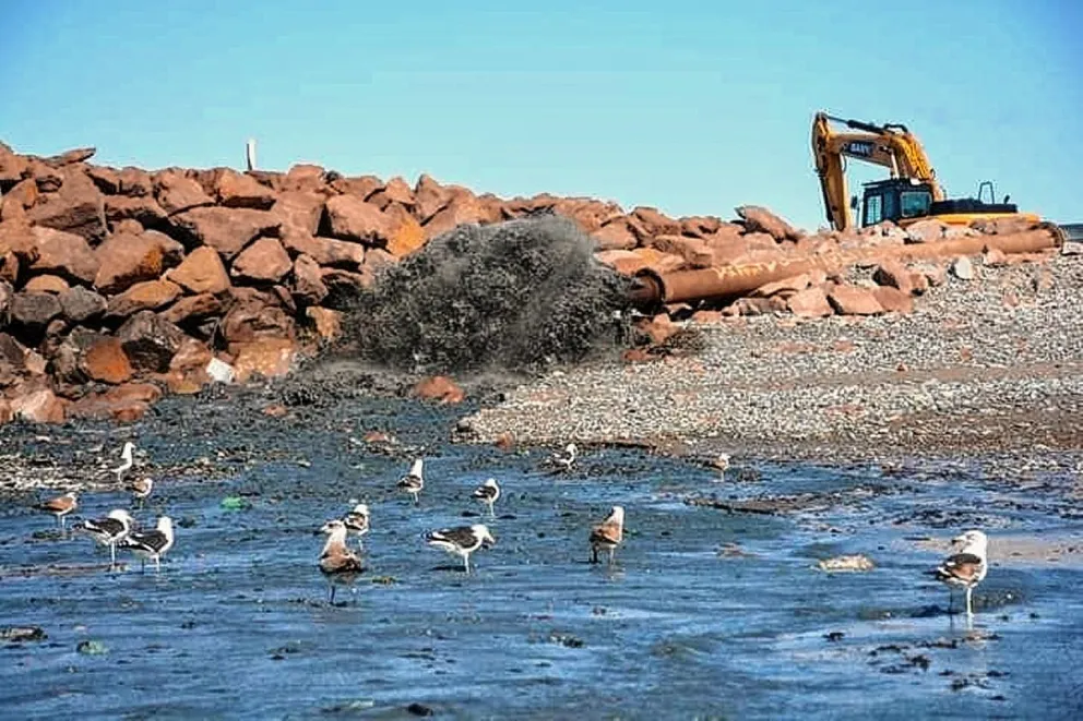   Se reactivó el dragado en Playa Unión y los vecinos se volvieron a movilizar