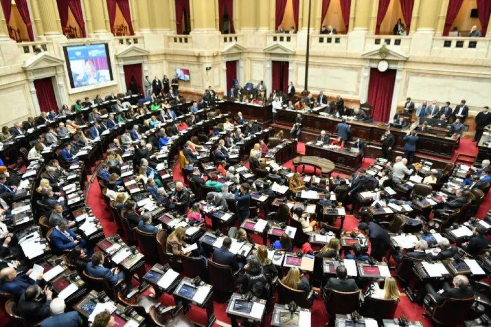 El Gobierno le da las puntadas finales al reducido proyecto de ley ómnibus y buscará sesionar el martes
