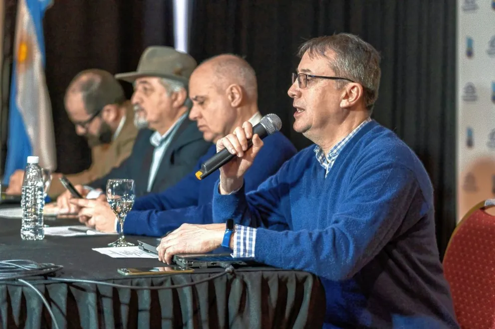 El aumento en el boleto de colectivo “es para achicar la disparada del subsidio”