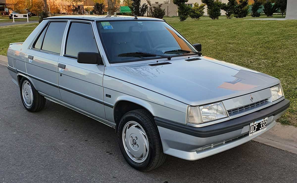 Ladrón se lleva auto sin motor del frente de la casa del dueño