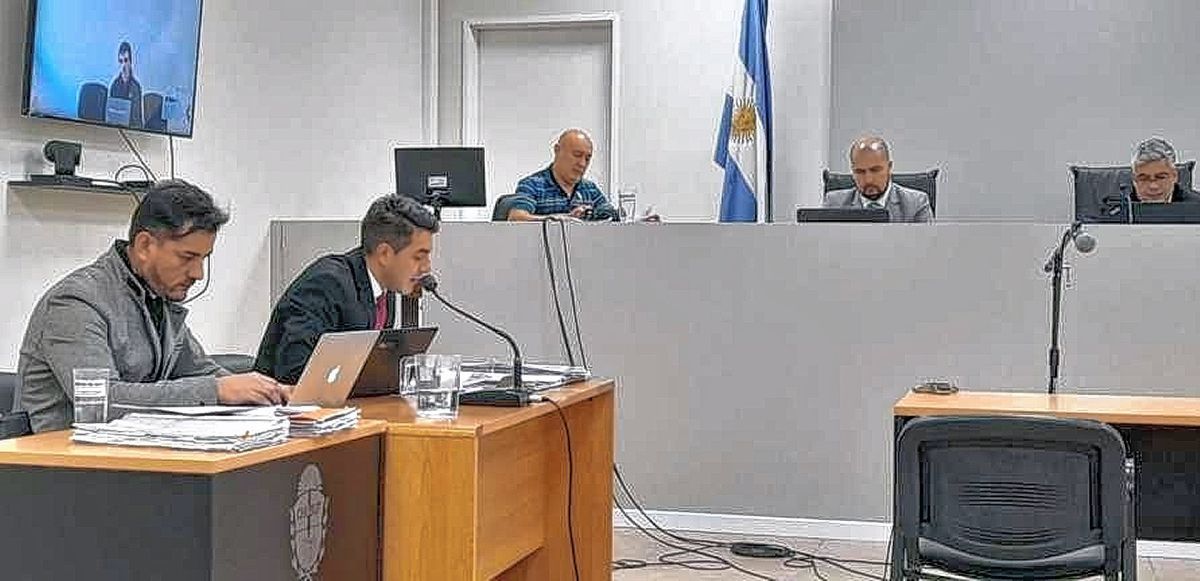 Dos patovicas de boliche céntrico y dos policías en el banquillo de acusados por golpear a la salida del boliche a un joven