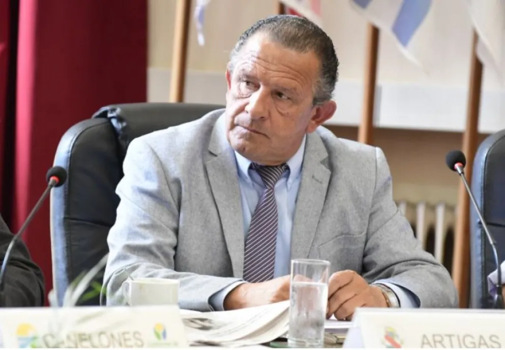 Uruguay: el intendente que prefiere ver a "un gurí trabajando" antes que "con el celular"