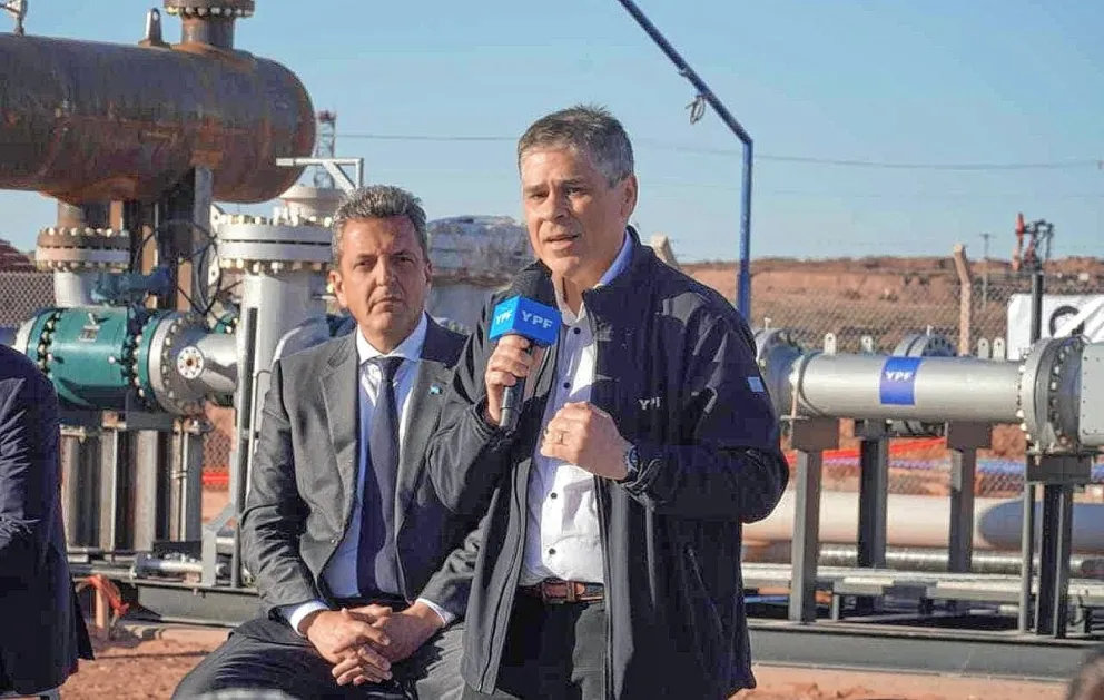 Massa y González en la cabecera del oleoducto Vaca Muerta Norte