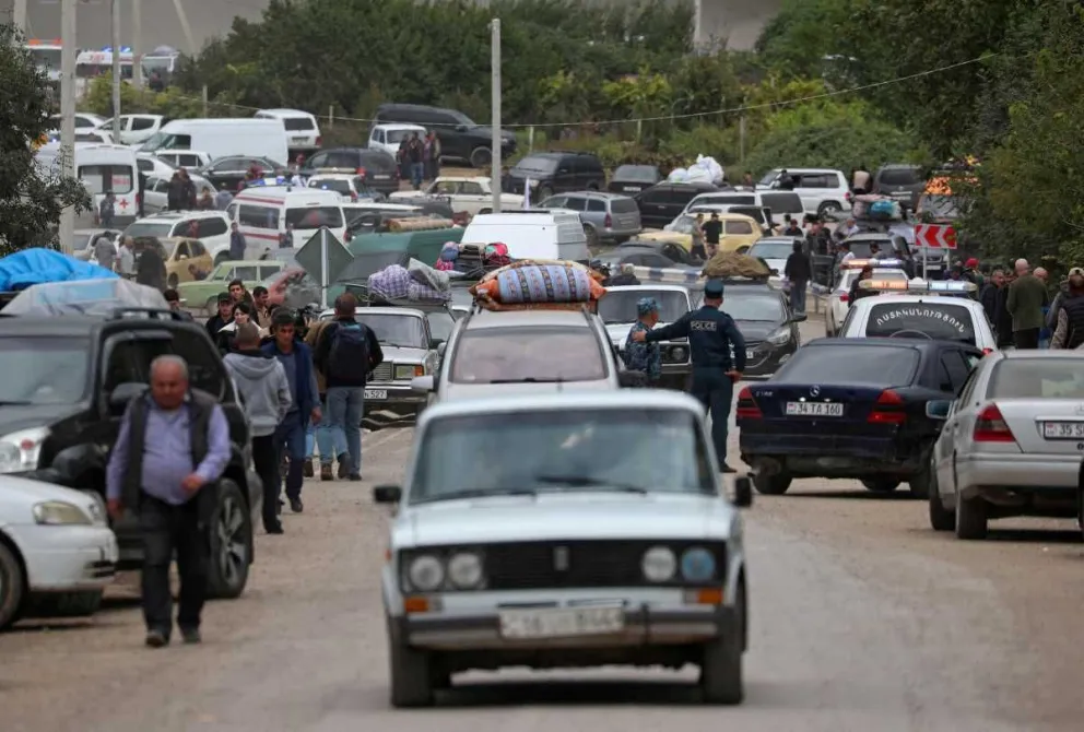 Nagorno-Karabaj: mientras miles huían a Armenia, aumentó el número de muertos por una explosión