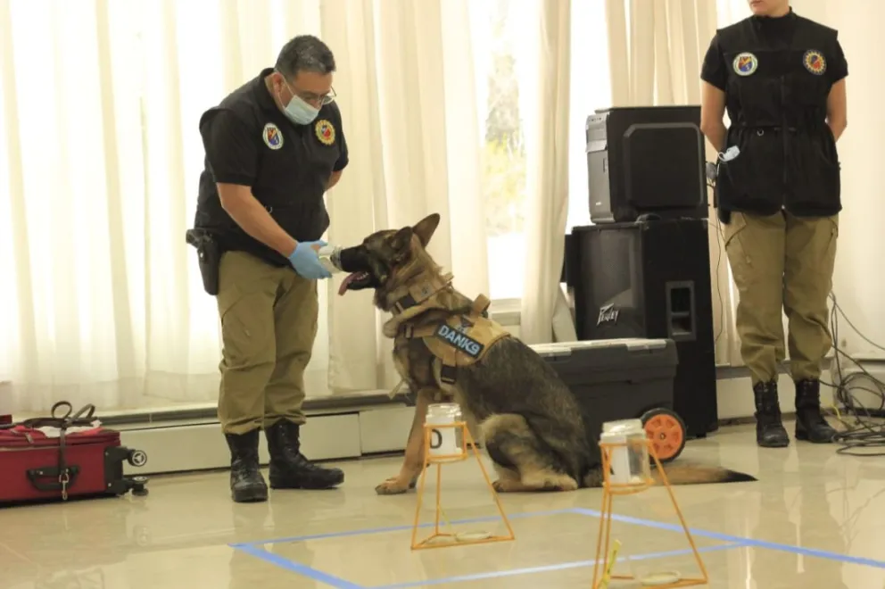 La Policía del Chubut presentó una técnica de investigación criminal con el empleo de perros especializados