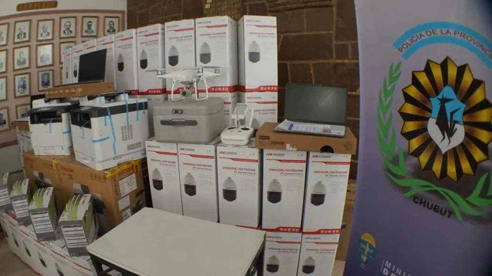 Con una inversión superior a 60 millones de pesos, el Gobierno del Chubut entregó un importante equipamiento tecnológico a la Policía del Chubut
